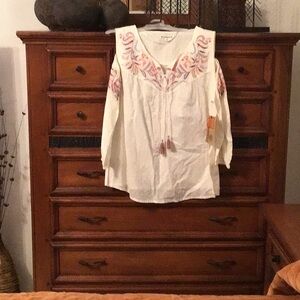 New, size extra large, women’s 100% cotton Ruff Hewn embroidered top with tags.